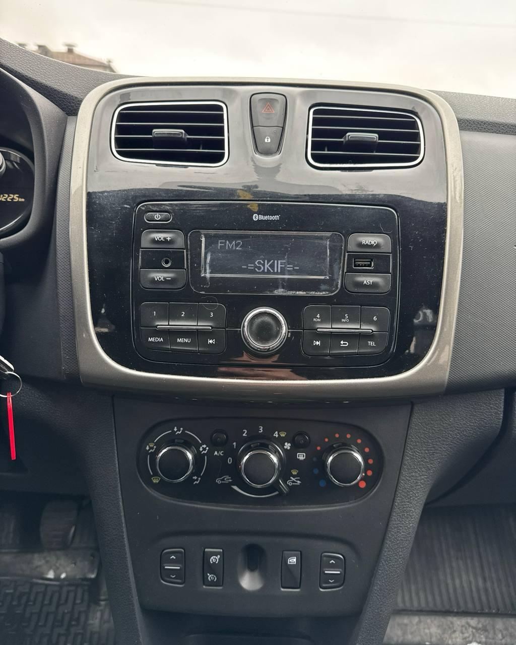 Renault Logan II · Рестайлинг , 2019 г., механика, бензин  - фото 16