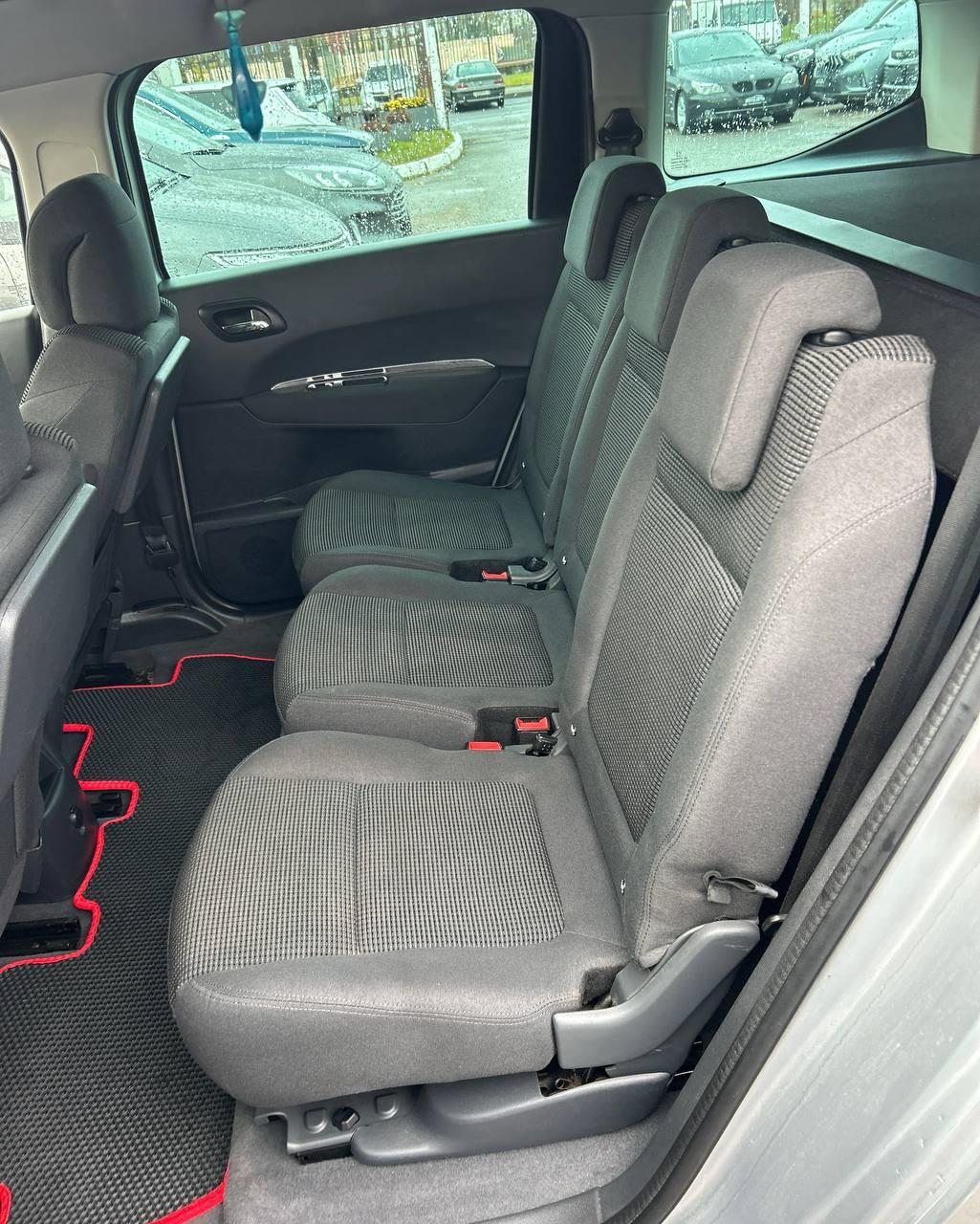 Peugeot 5008 I · Рестайлинг , 2016 г., механика, дизель  - фото 11