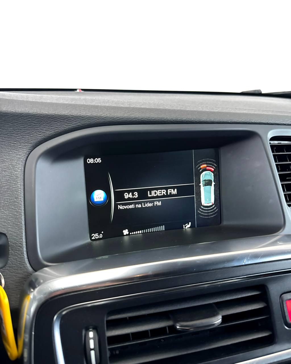 Volvo V60 I · Рестайлинг , 2014 г., механика, дизель - фото 13