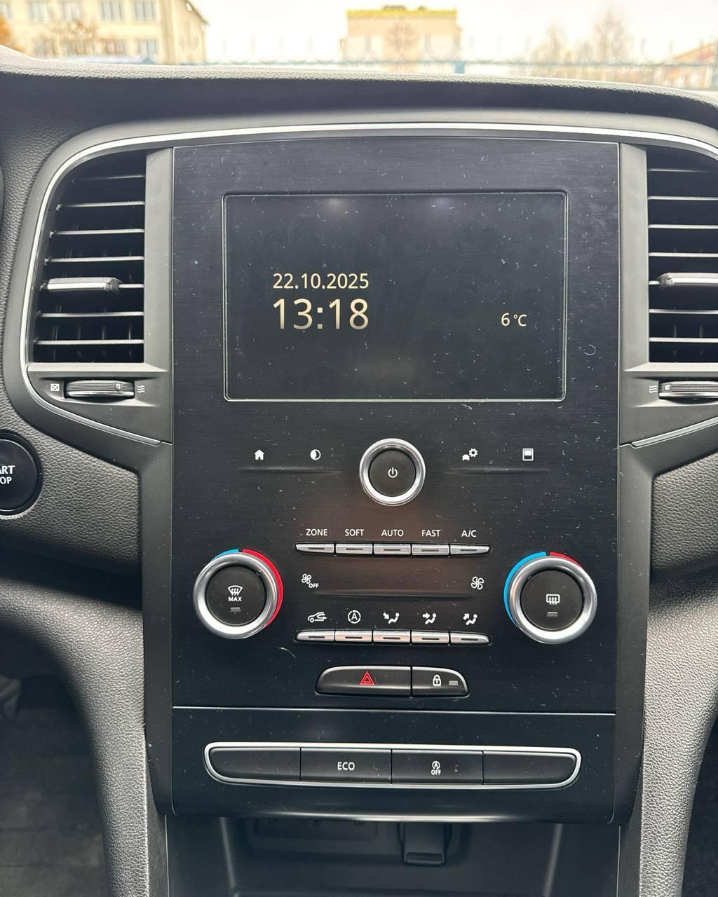 RENAULT MEGANE, 2018 г., механика, бензин - фото 15