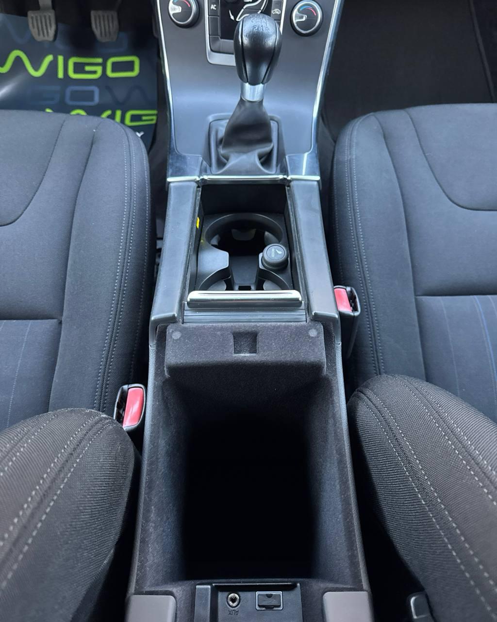 Volvo V60 I , 2012 г., механика, дизель - фото 18