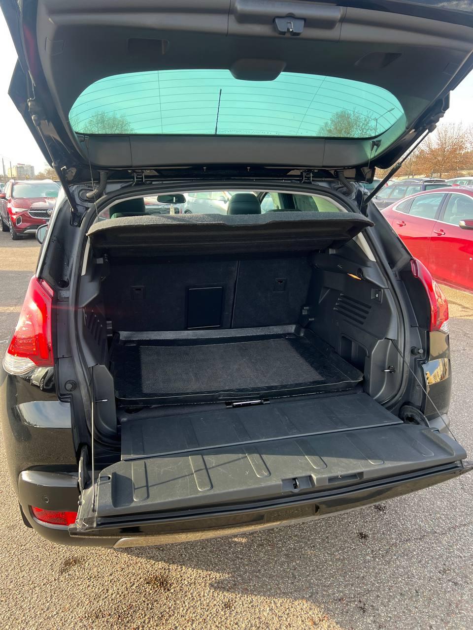 Peugeot 3008 I · Рестайлинг , 2016 г., механика, бензин - фото 17