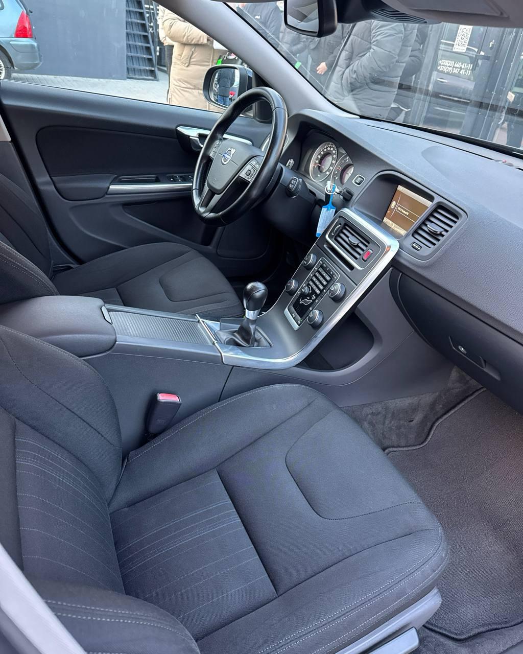 Volvo V60 I , 2012 г., механика, дизель - фото 11