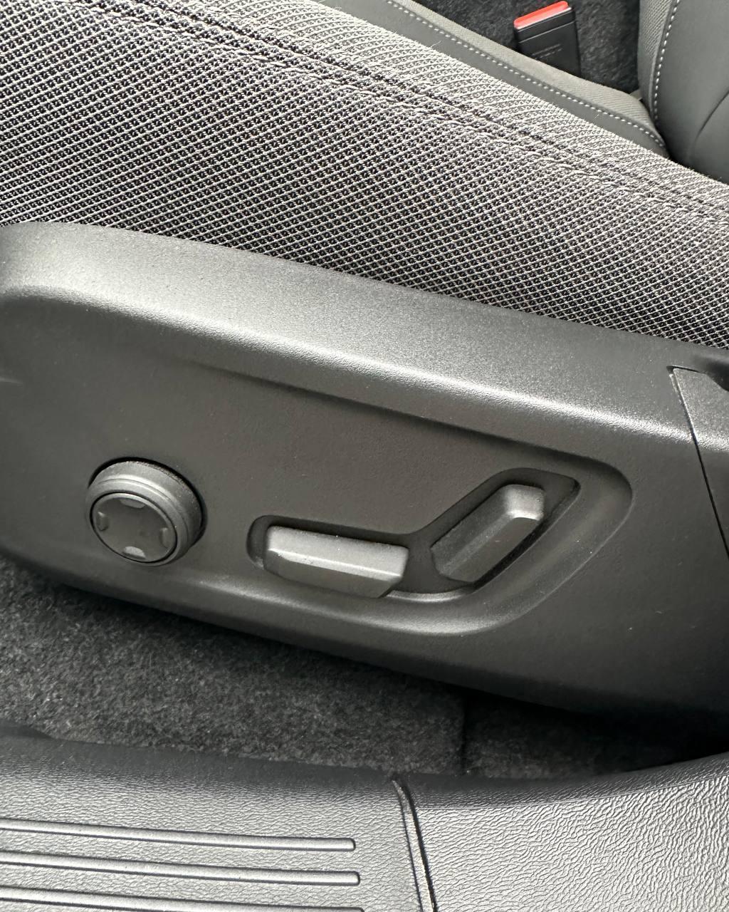 Volvo XC40 I · Рестайлинг , 2022 г., автомат, электро - фото 16