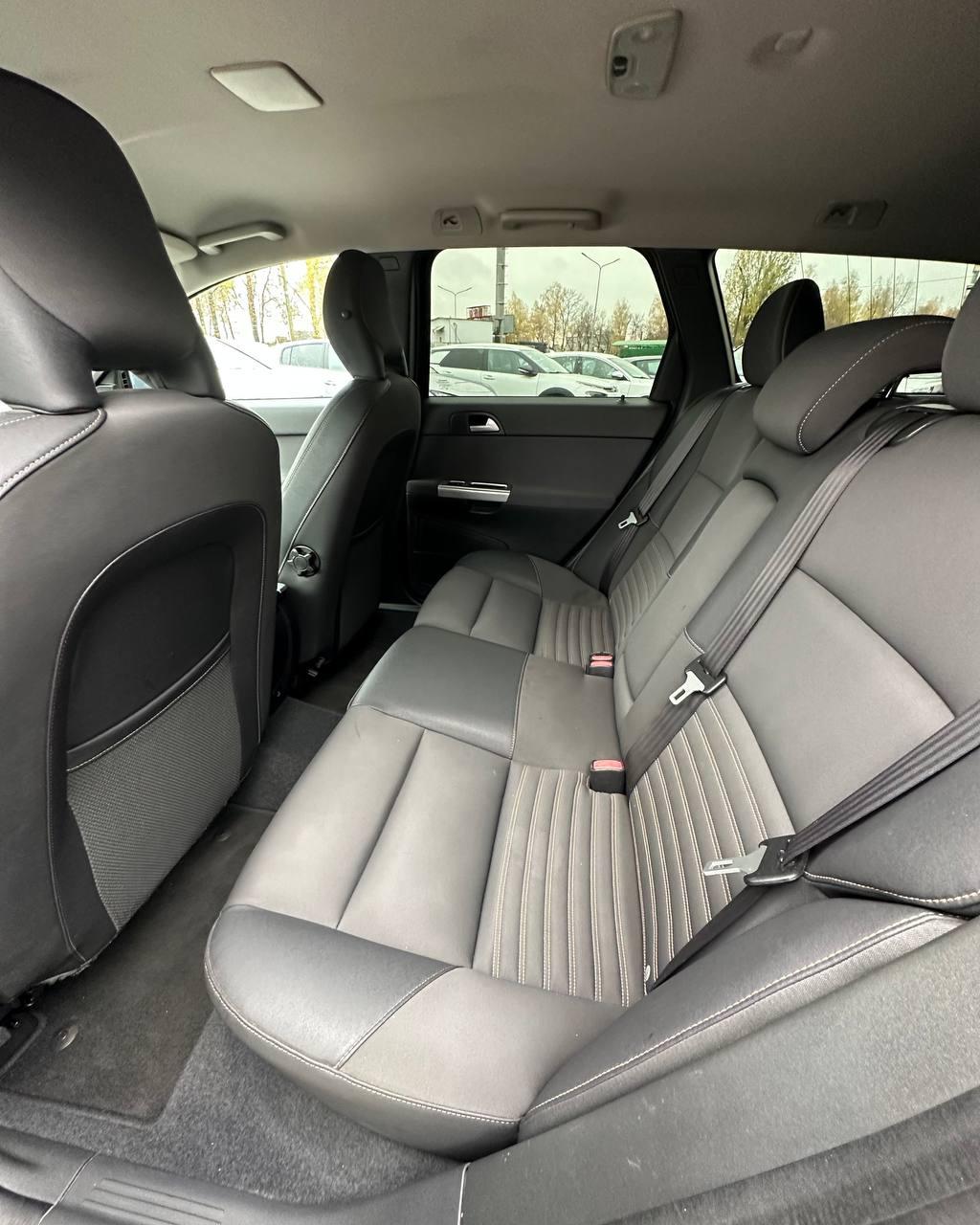 Volvo V50 I · 2-й рестайлинг , 2011 г., механика, дизель  - фото 8