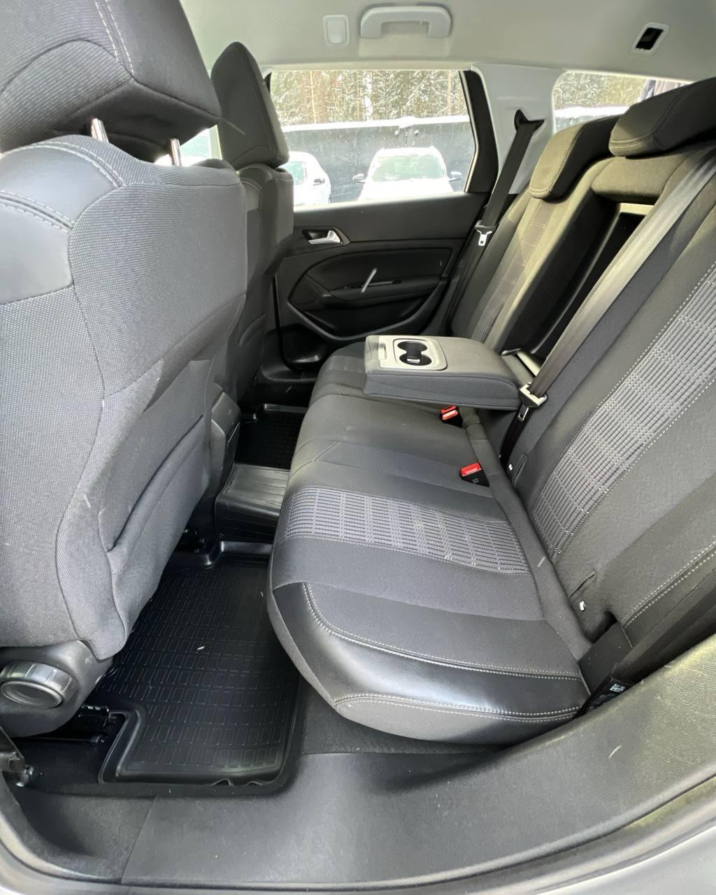 Peugeot 308 T9 · Рестайлинг , 2017 г., механика, бензин - фото 9