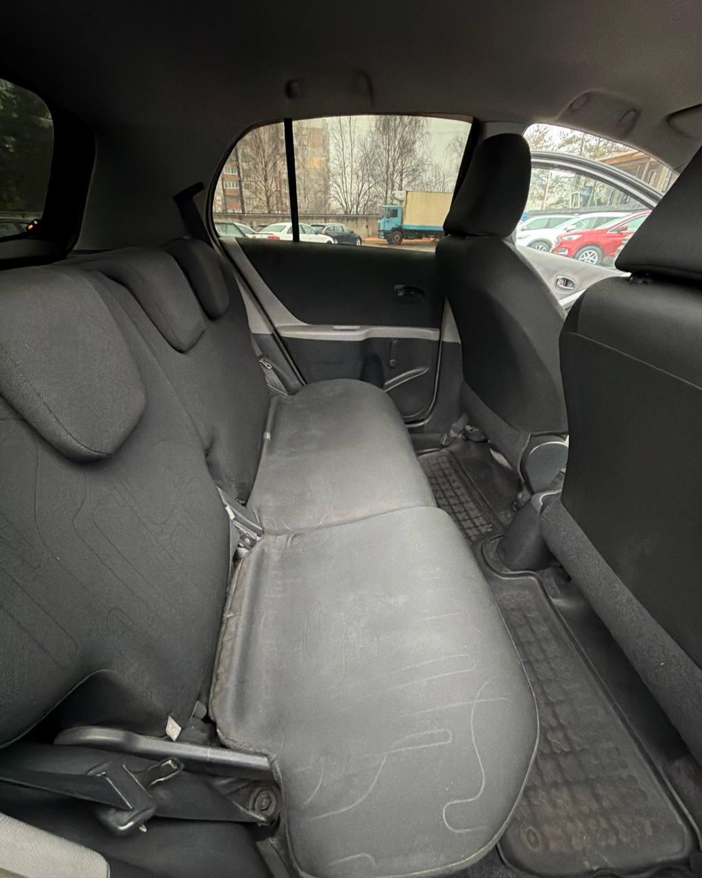 Toyota Yaris II (XP9) · Рестайлинг , 2009 г., механика, бензин - фото 11