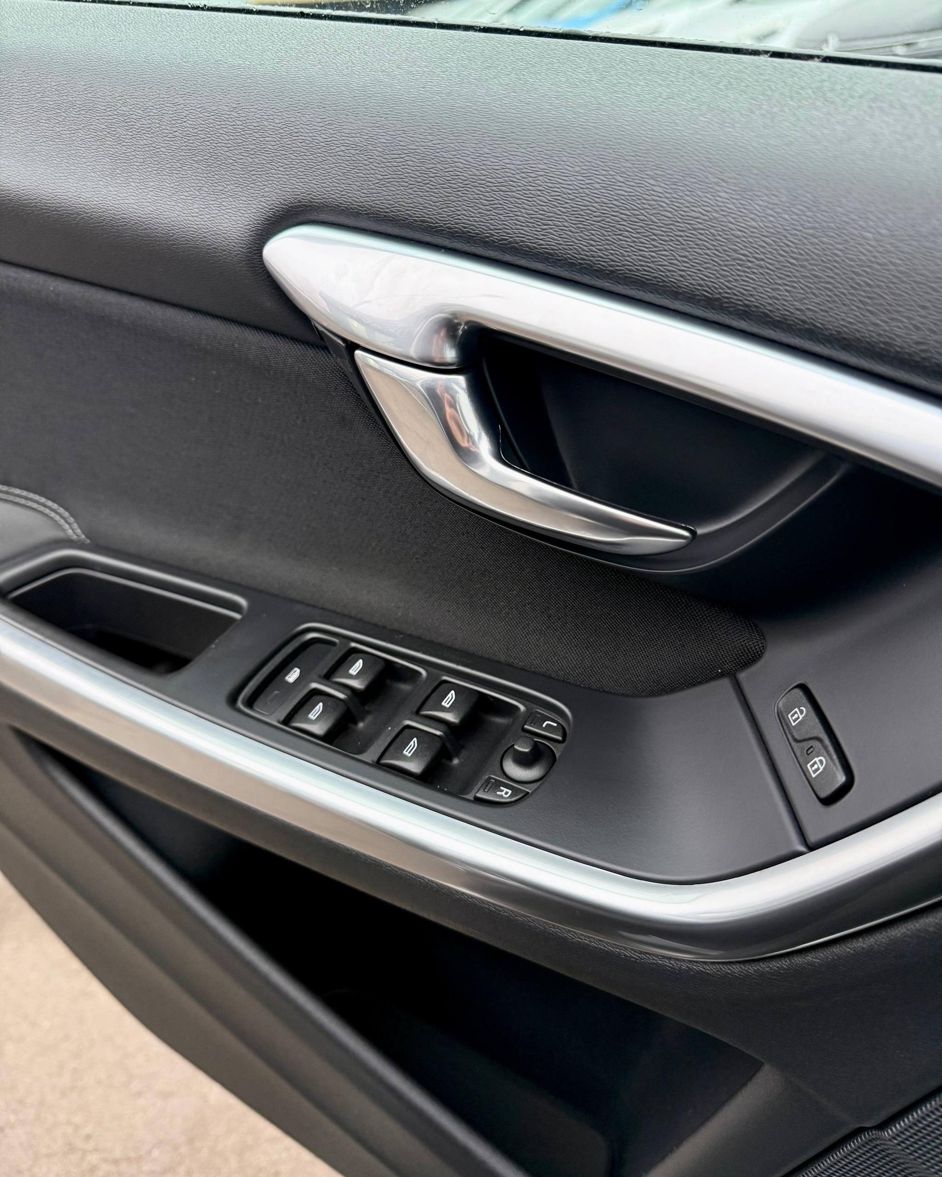 Volvo V60 I · Рестайлинг , 2013 г., механика, дизель - фото 9