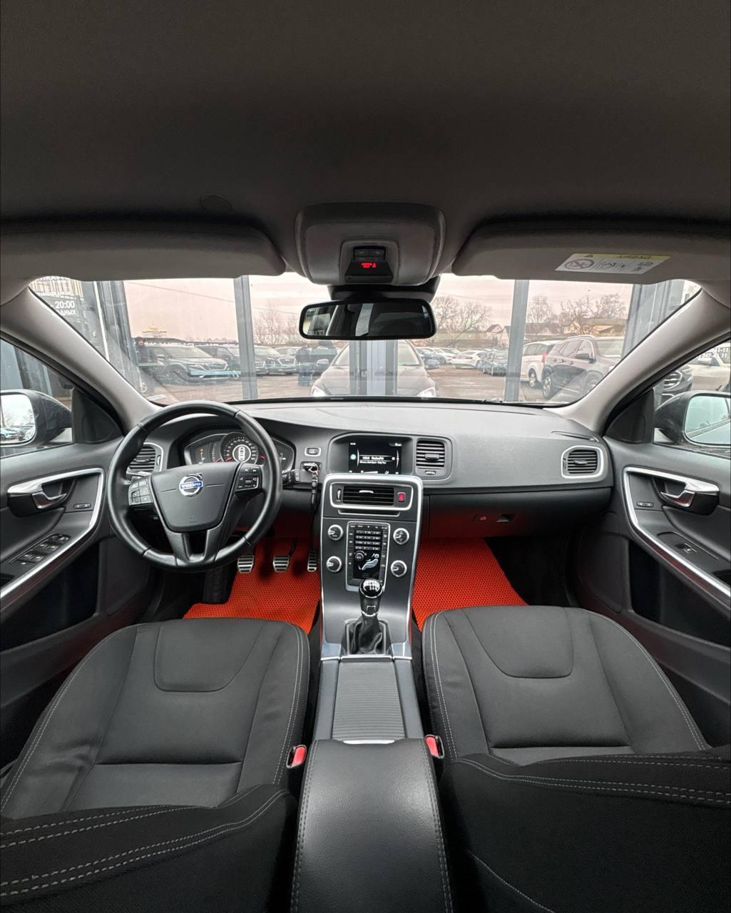 Volvo V60 I · Рестайлинг , 2015 г., механика, дизель - фото 7