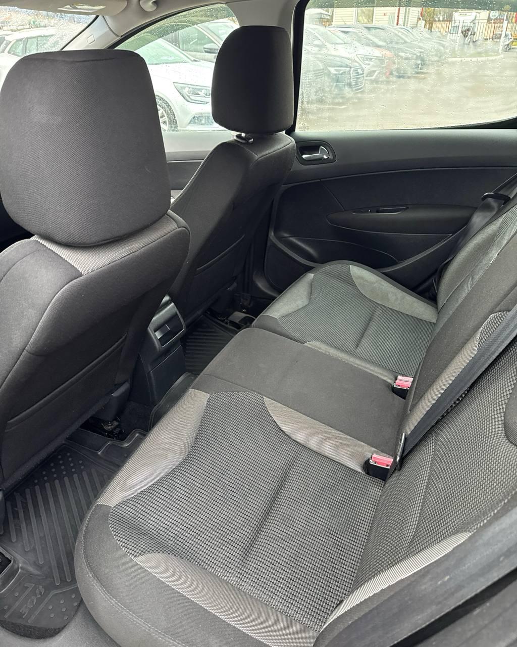 Peugeot 308 T7 · Рестайлинг , 2011 г., механика, дизель - фото 11