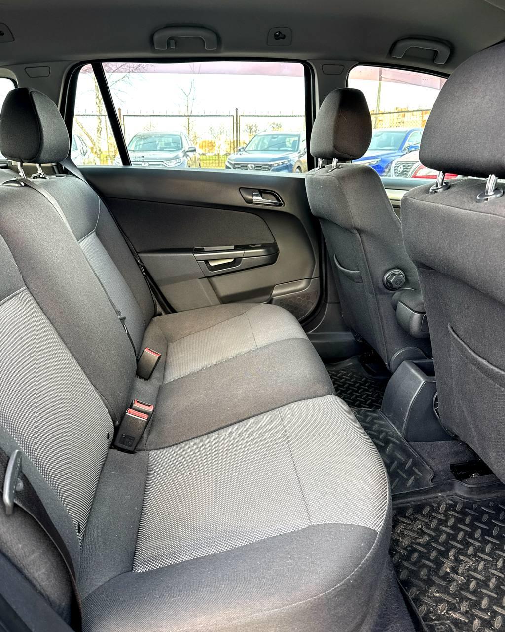 Opel Astra H · Рестайлинг , 2011 г., механика, бензин - фото 13