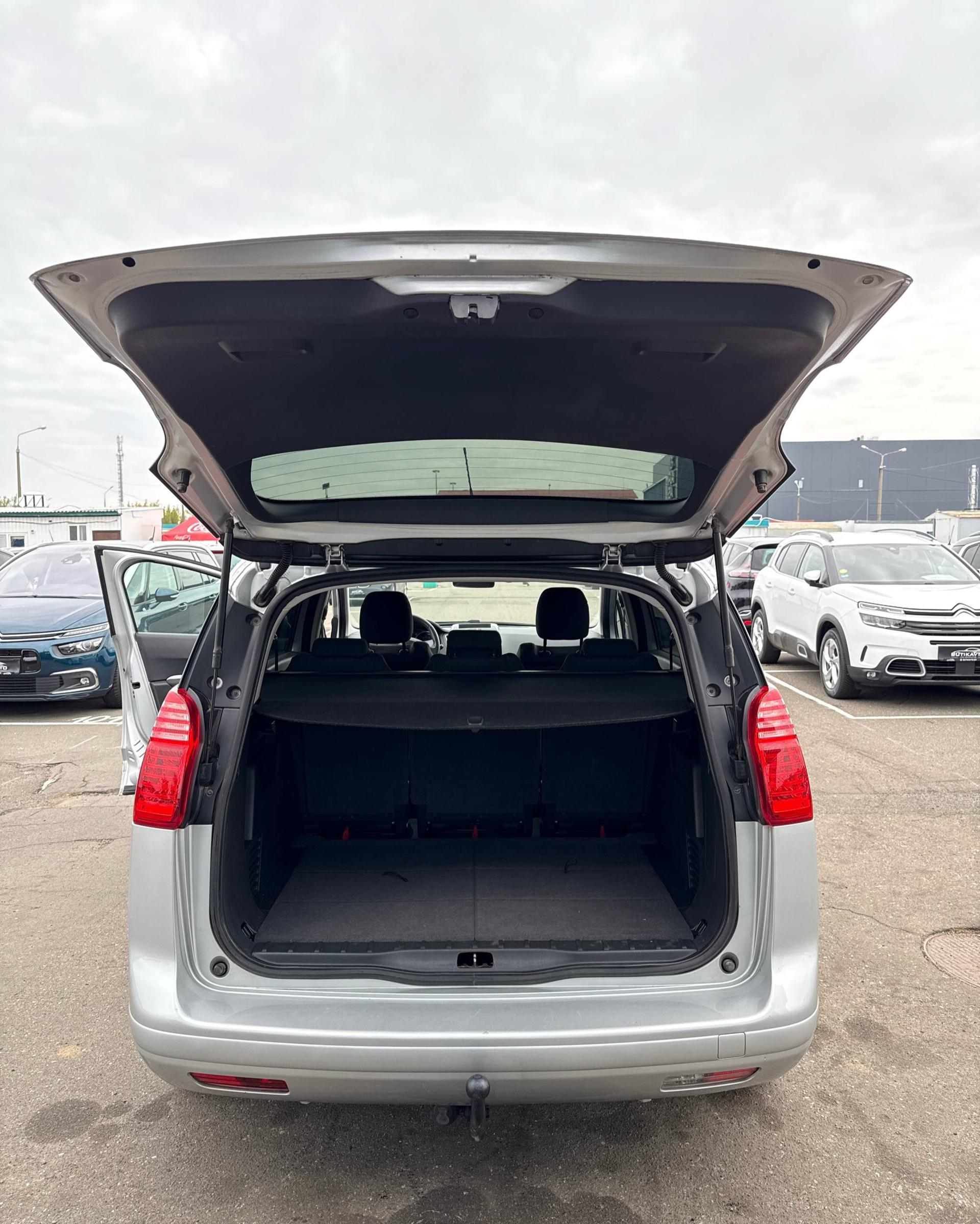 Peugeot 5008 I · Рестайлинг , 2014 г., механика, дизель - фото 13