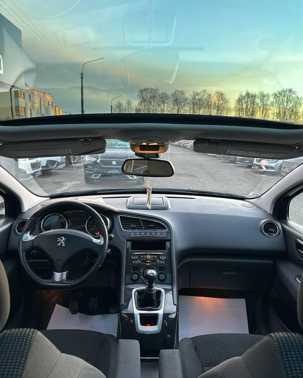 Peugeot 5008 I · Рестайлинг , 2015 г., механика, дизель - фото 9