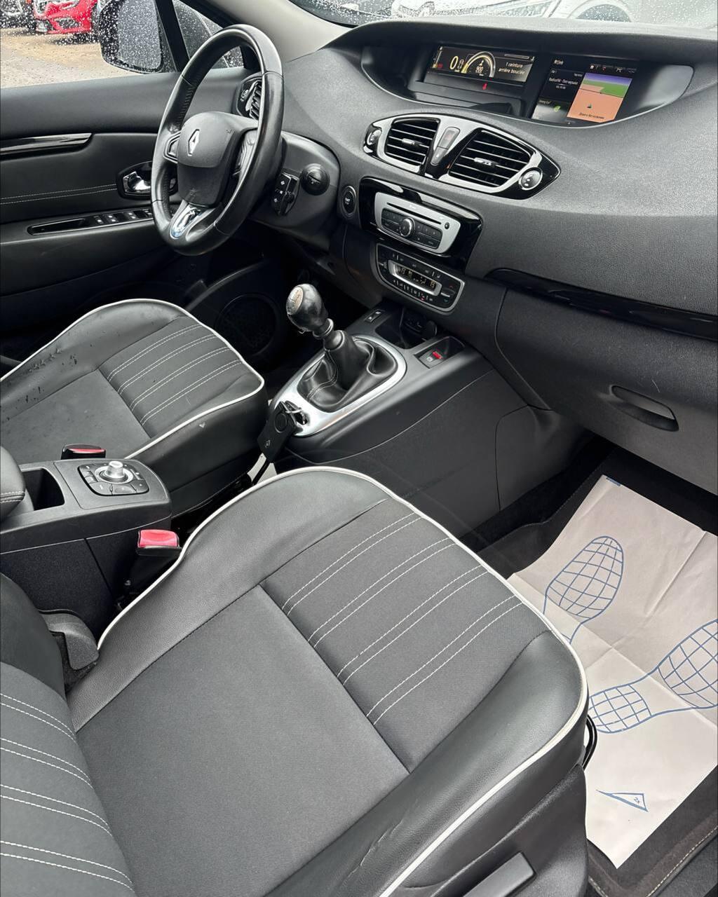 Renault Grand Scenic III · 2-й рестайлинг , 2014 г., механика, дизель  - фото 12