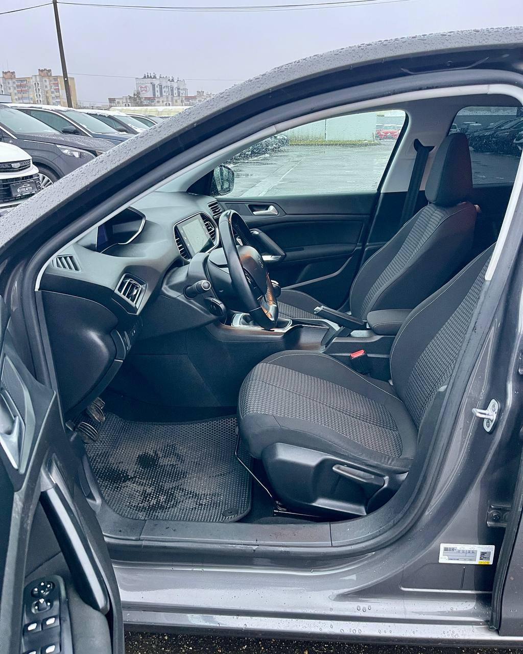 Peugeot 308 T9 · Рестайлинг , 2020 г., механика, дизель - фото 10