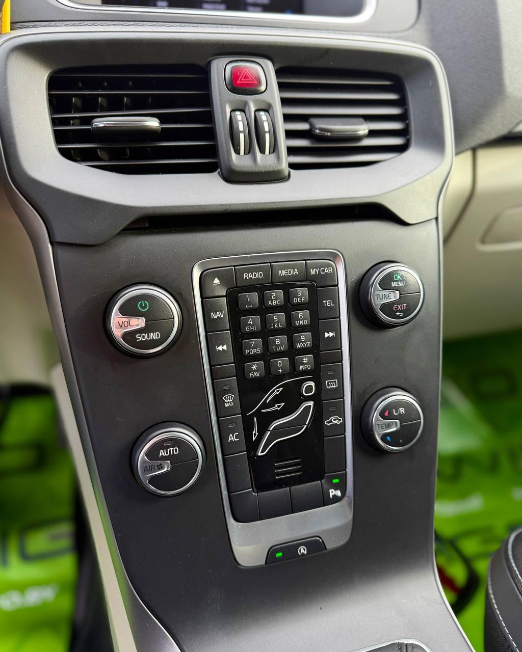 Volvo V40 II , 2013 г., механика, дизель - фото 17