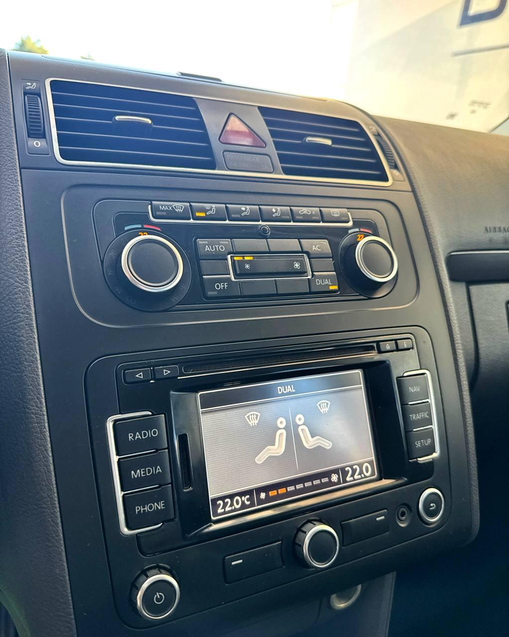 Volkswagen Touran I · 2-й рестайлинг , 2011 г., механика, дизель - фото 12