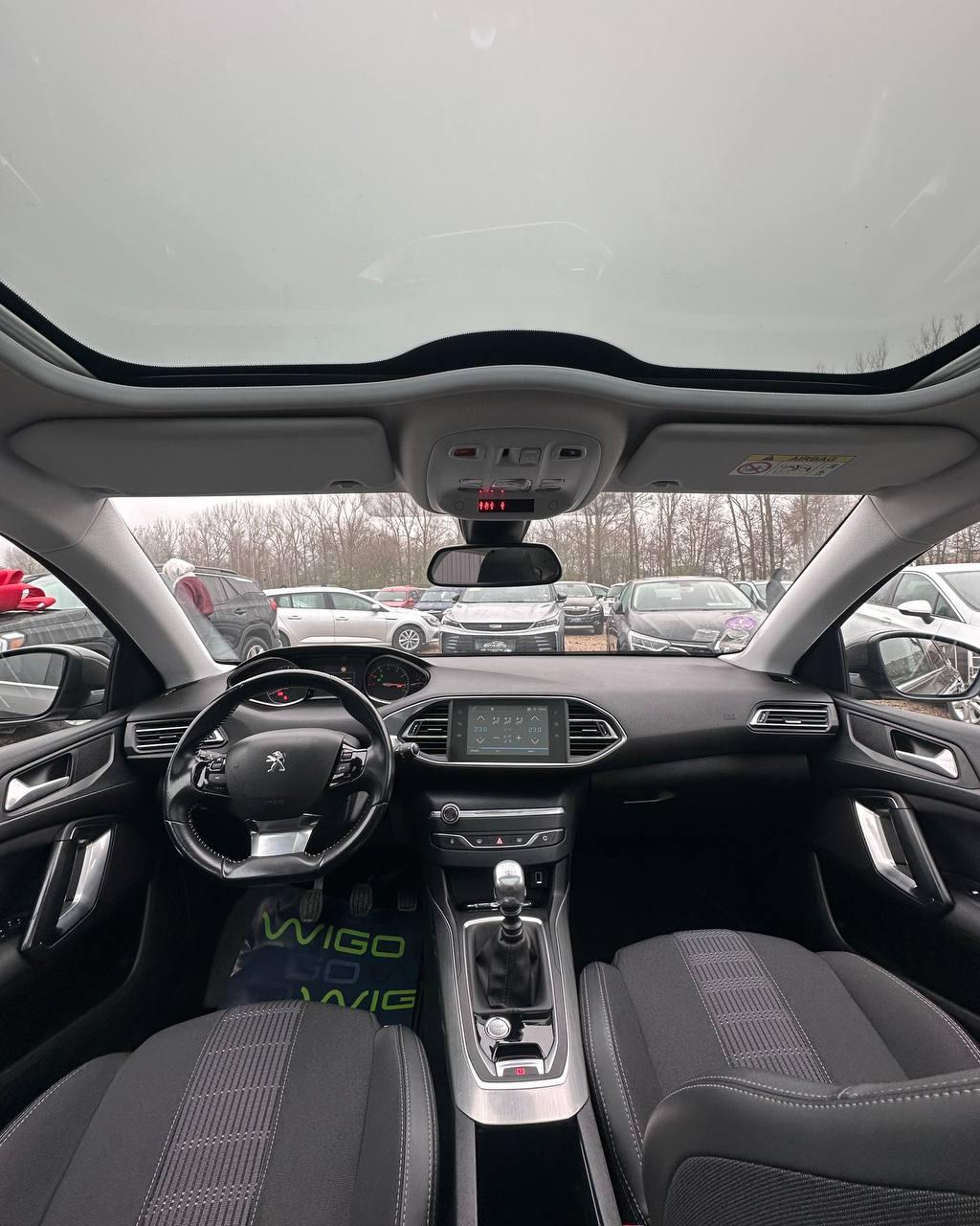 Peugeot 308 T9 · Рестайлинг , 2018 г., механика, бензин - фото 9