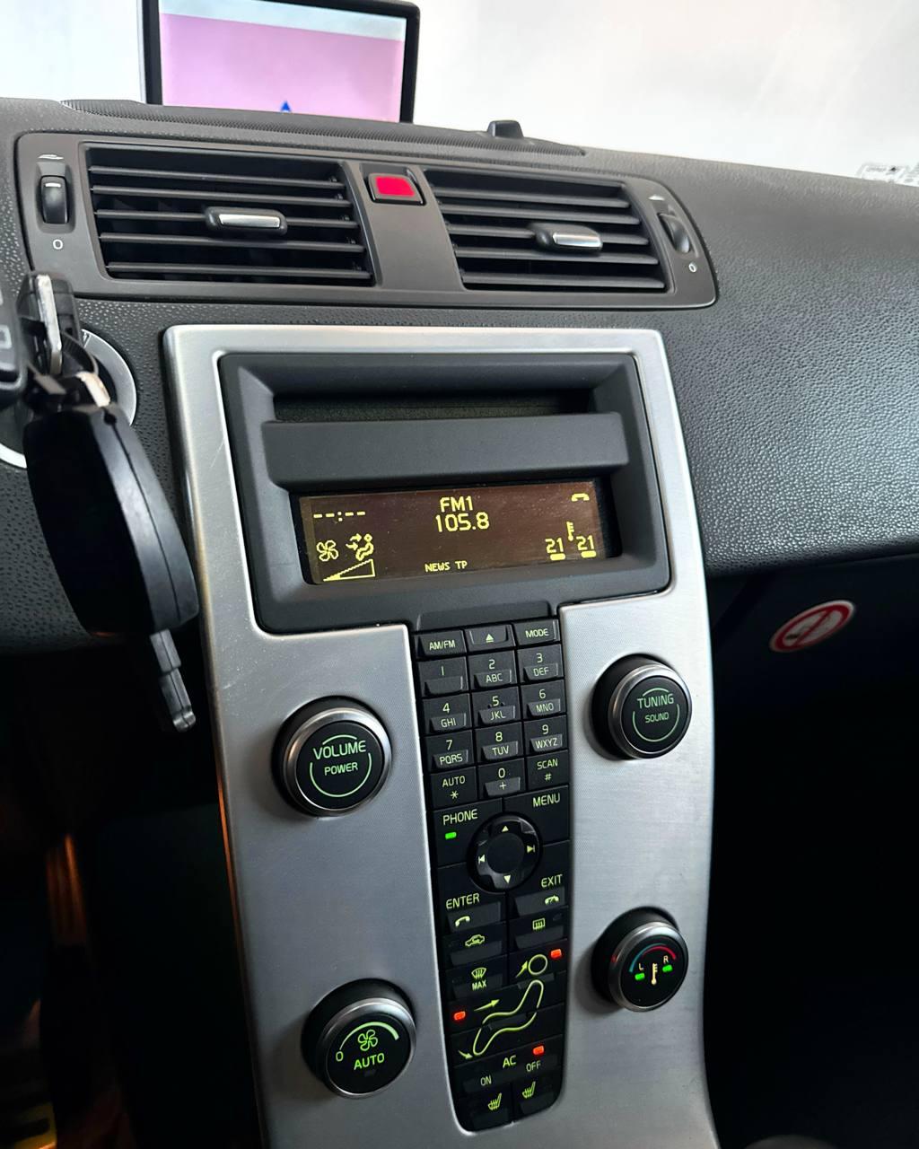 Volvo V50 I · 2-й рестайлинг , 2012 г., механика, дизель - фото 12