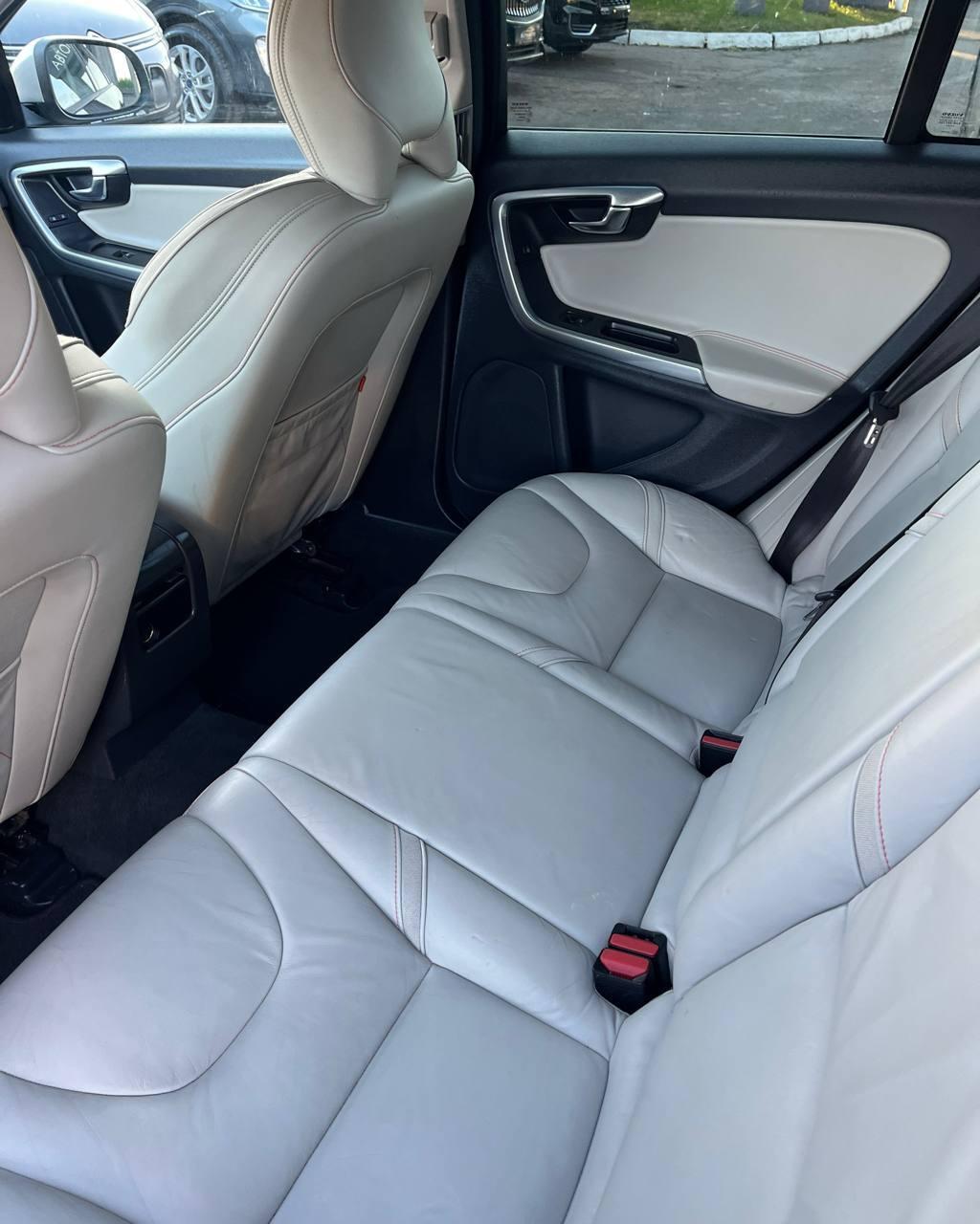 Volvo V60 I · Рестайлинг , 2014 г., механика, дизель - фото 11