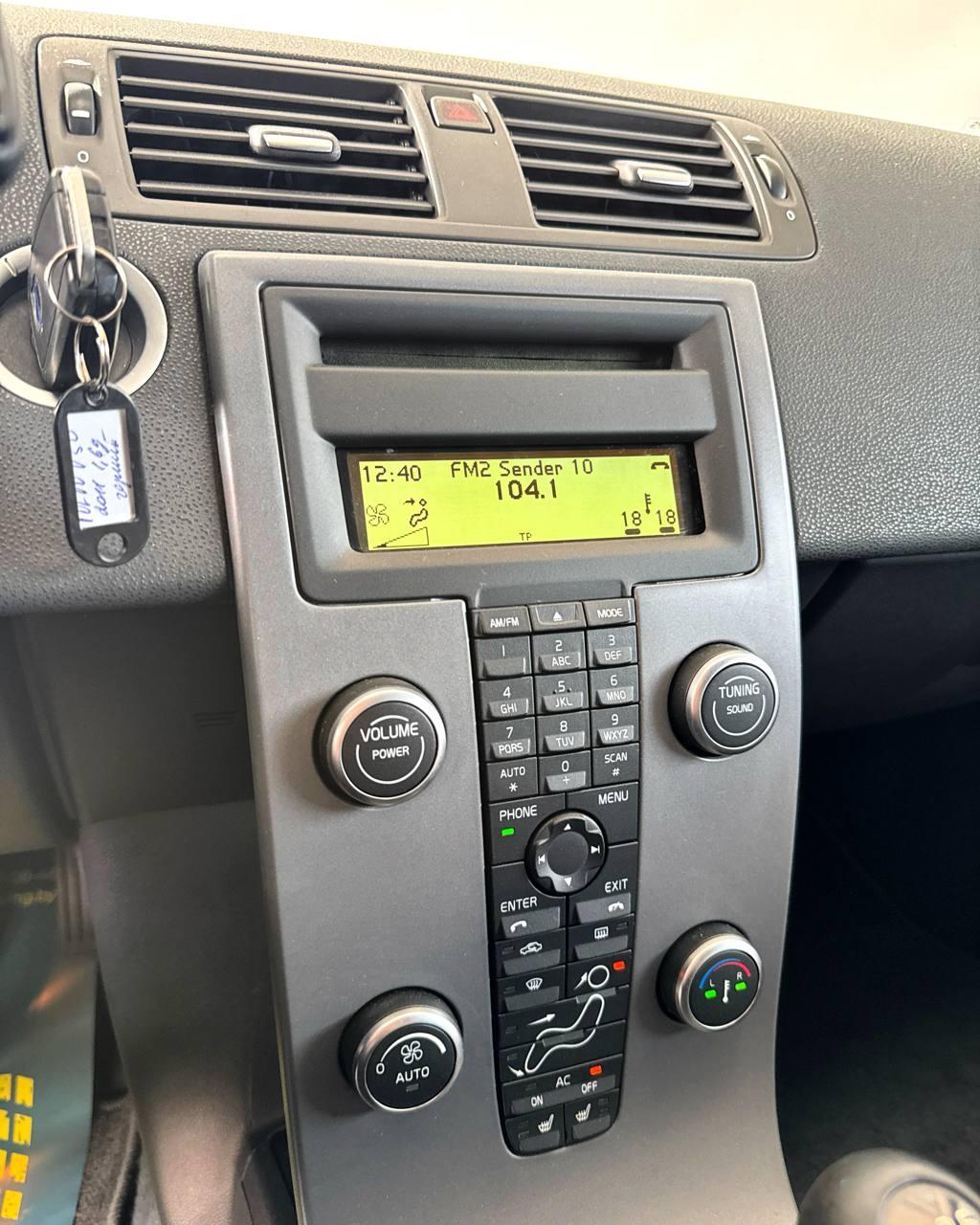 Volvo V50 I · 2-й рестайлинг , 2011 г., механика, дизель - фото 12