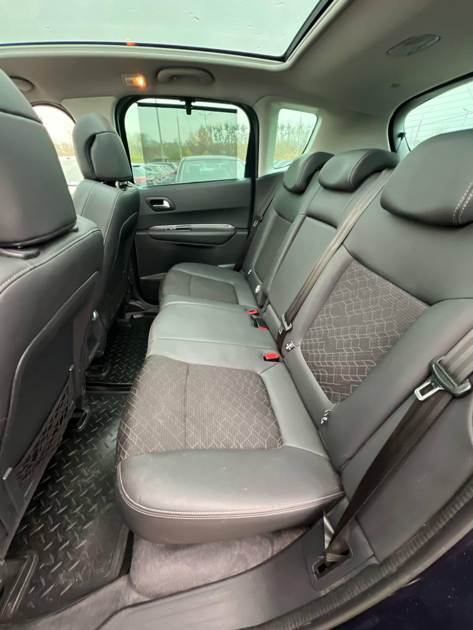 Peugeot 3008 I · Рестайлинг , 2013 г., механика, дизель - фото 17