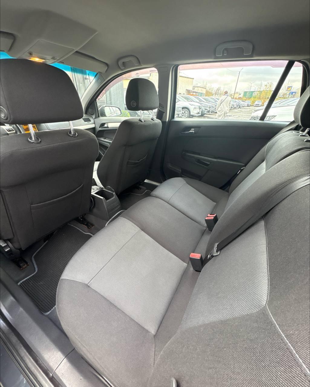 Opel Astra H · Рестайлинг , 2007 г., механика, бензин - фото 9