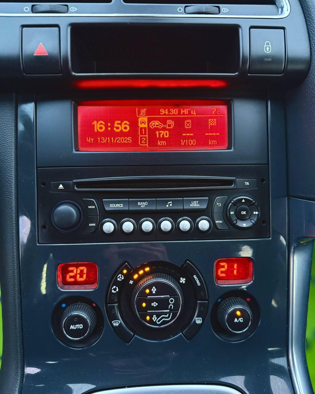 Peugeot 3008 I · Рестайлинг , 2014 г., механика, дизель - фото 17