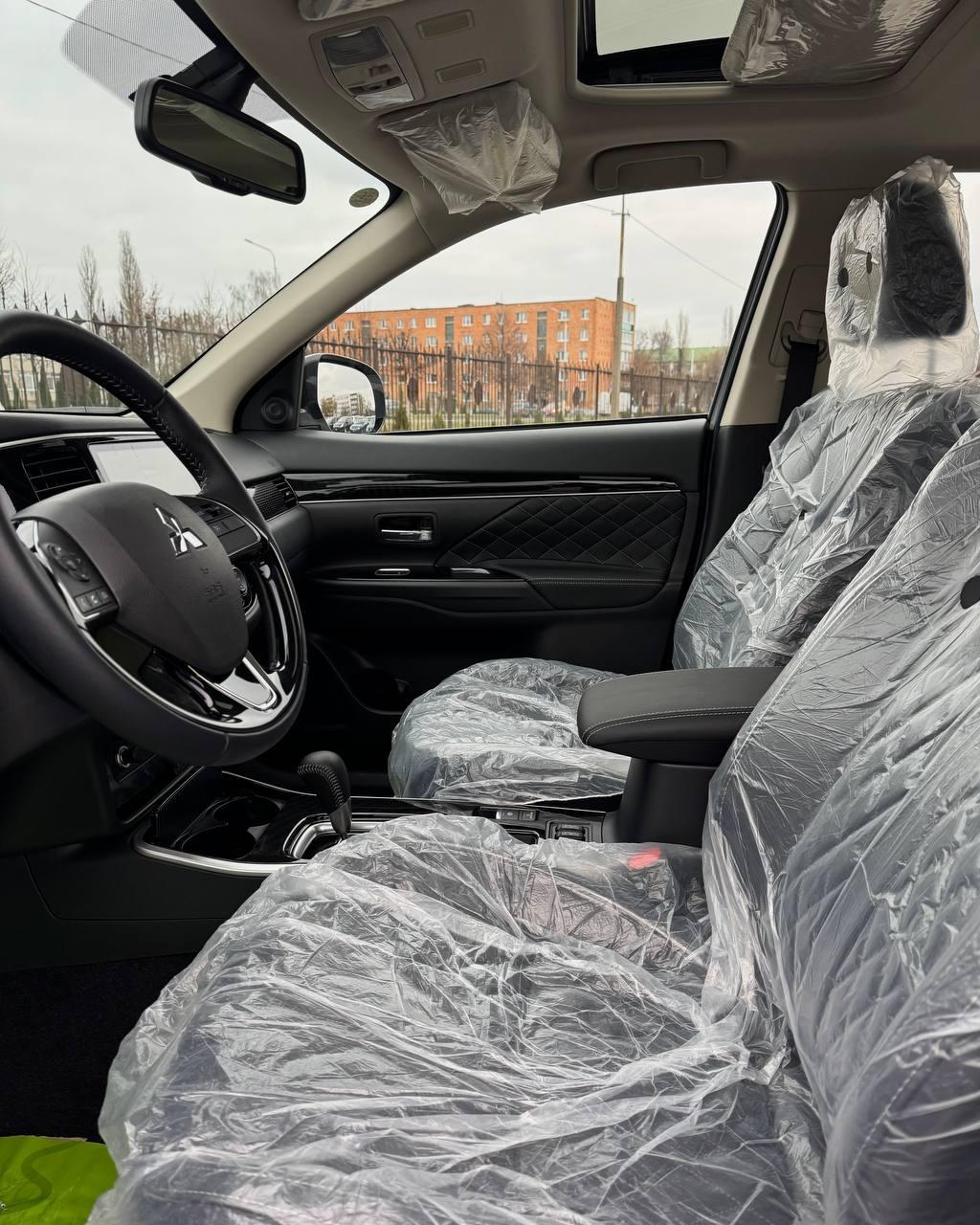 Mitsubishi Outlander III · 3-й рестайлинг , 2022 г., вариатор, бензин - фото 11