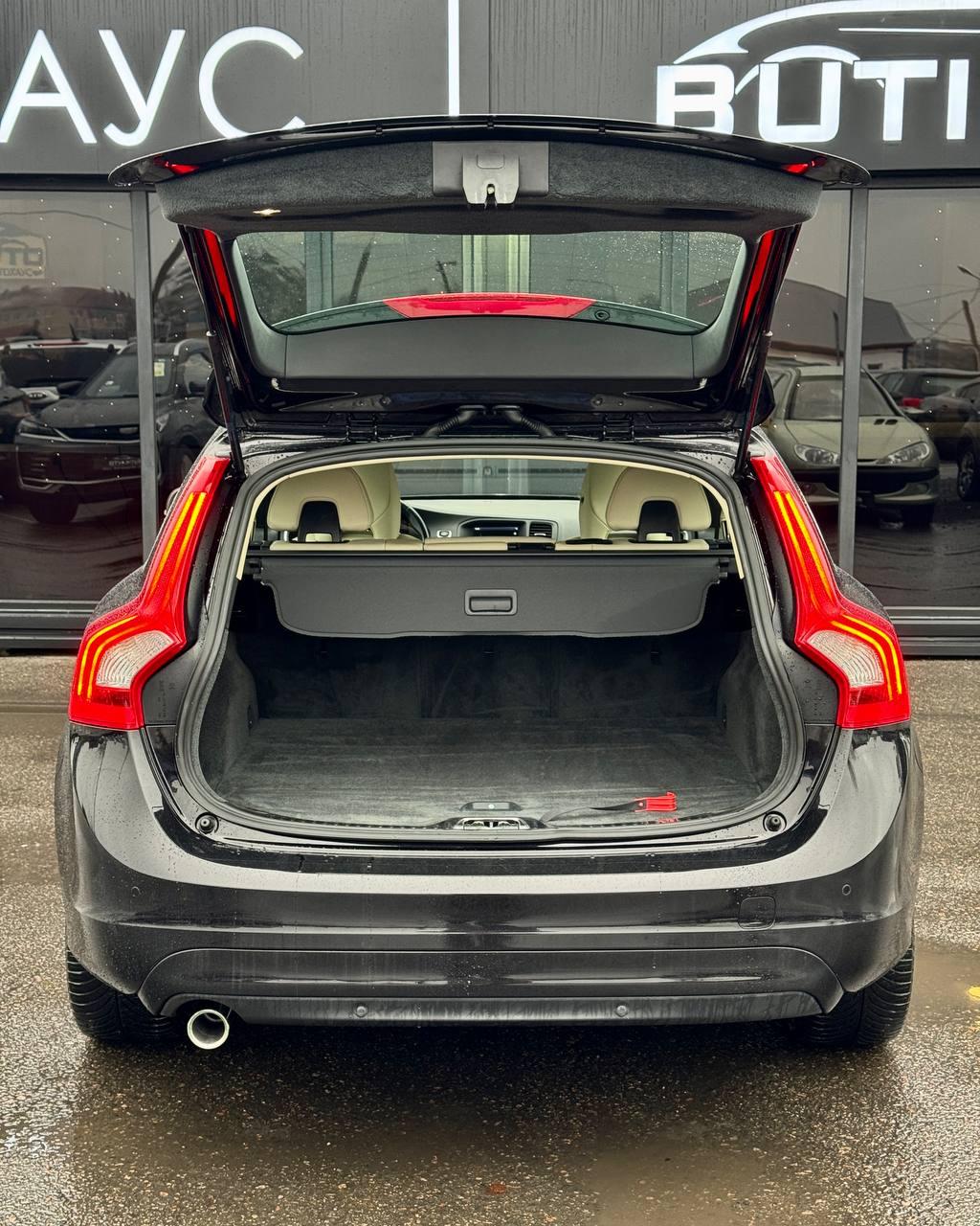 Volvo V60 I · Рестайлинг , 2013 г., робот, дизель - фото 14