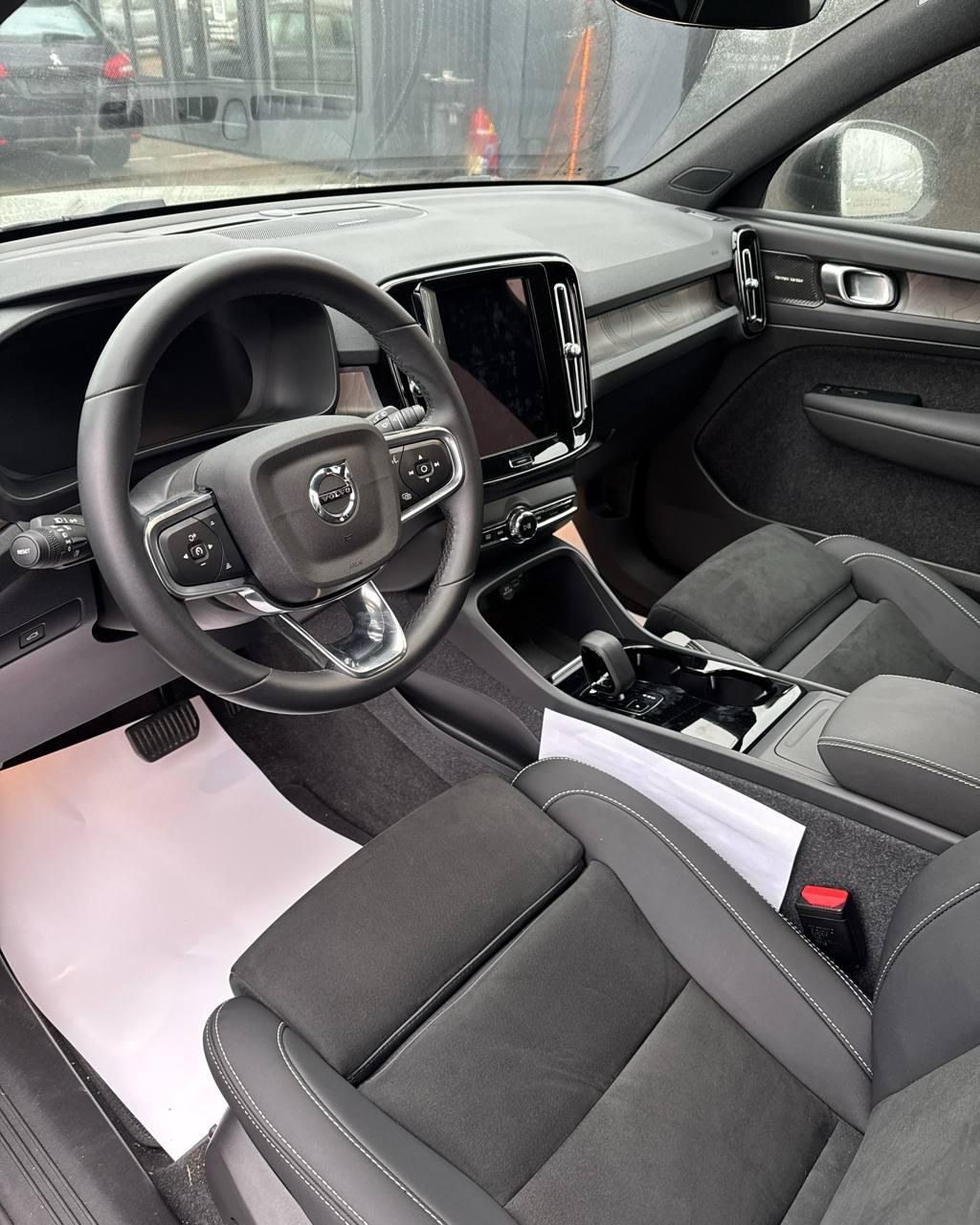 Volvo XC40 I · Рестайлинг , 2023 г., автомат, электро - фото 10