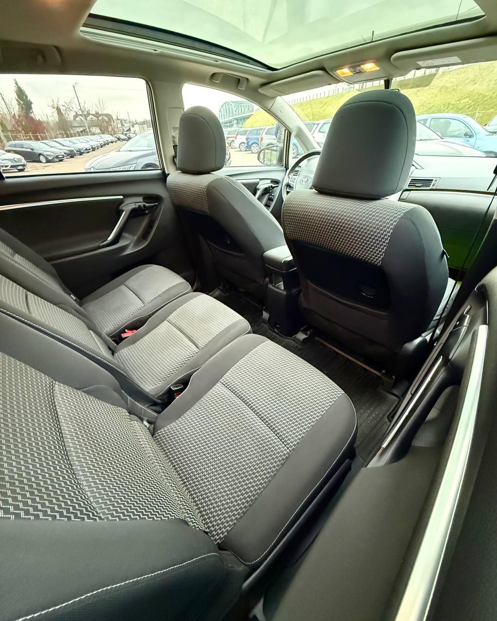 Toyota Verso I · Рестайлинг , 2014 г., механика, дизель - фото 17