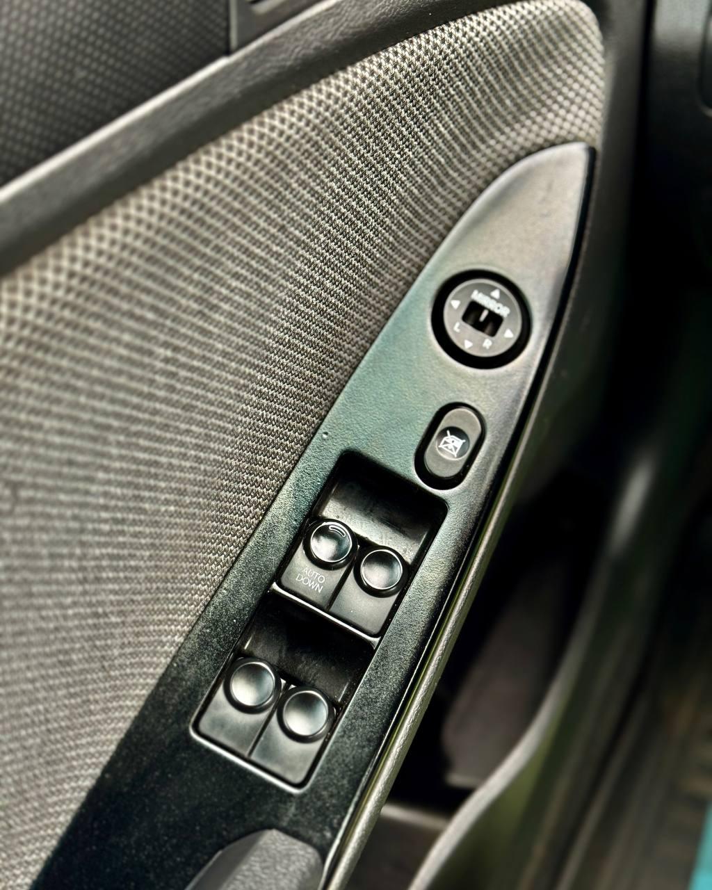 Hyundai Solaris I , 2011 г., автомат, бензин - фото 17