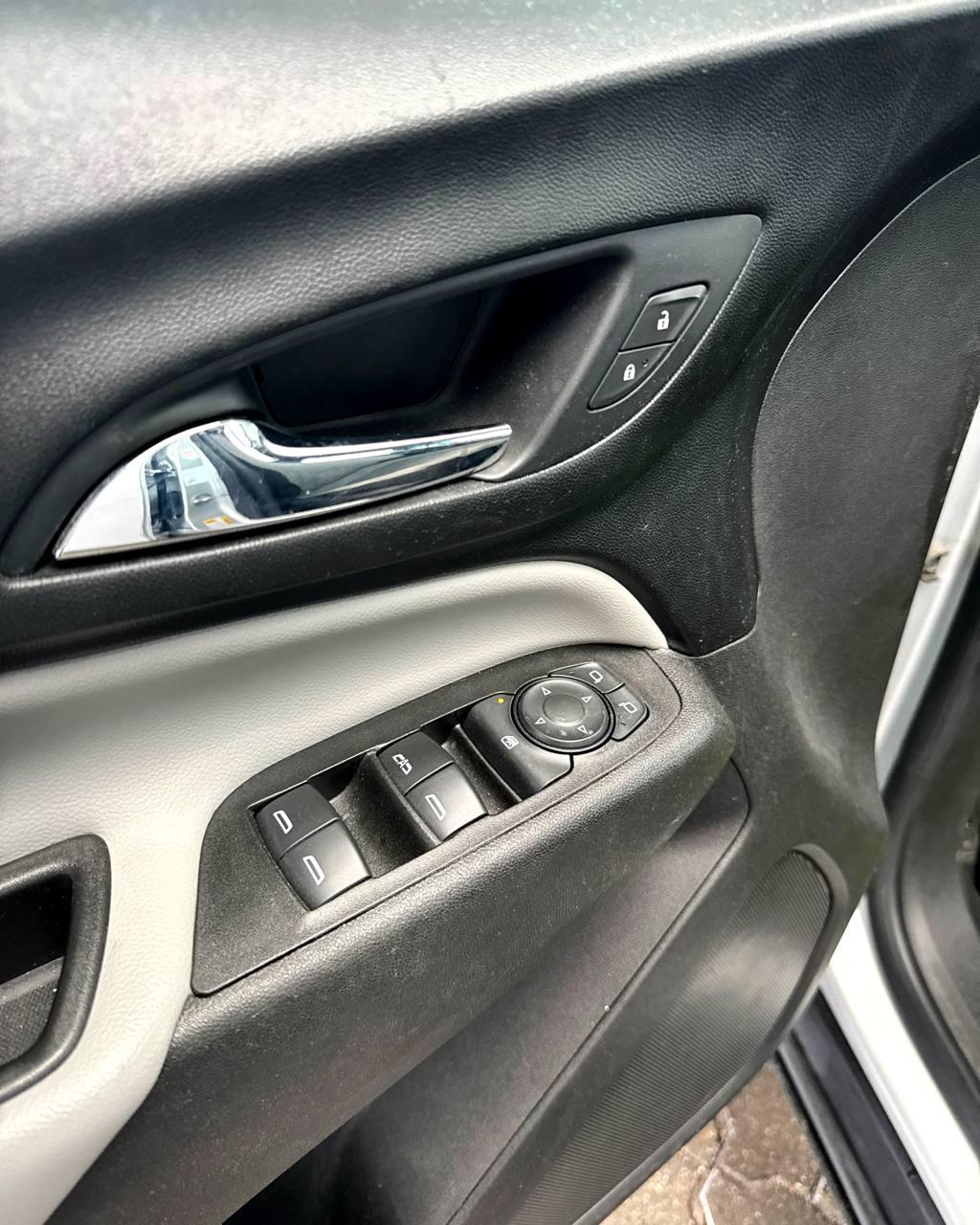 Chevrolet Equinox III · Рестайлинг , 2022 г., автомат, бензин  - фото 9