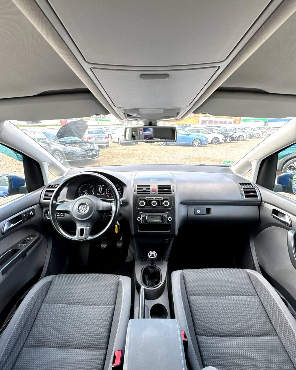 Volkswagen Touran I · 2-й рестайлинг , 2010 г., механика, дизель  - фото 11