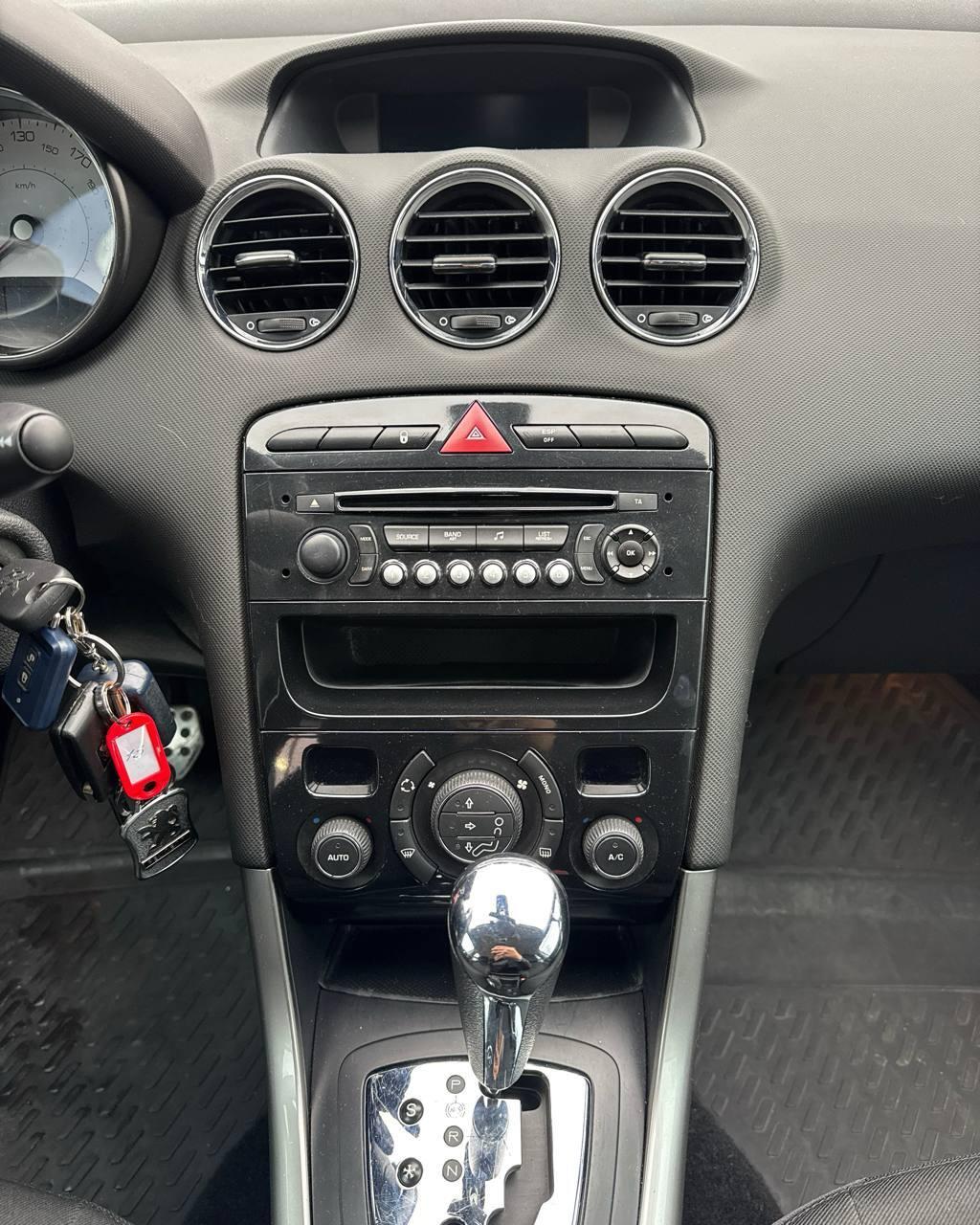 Peugeot 308 T7 · Рестайлинг , 2012 г., автомат, бензин  - фото 15