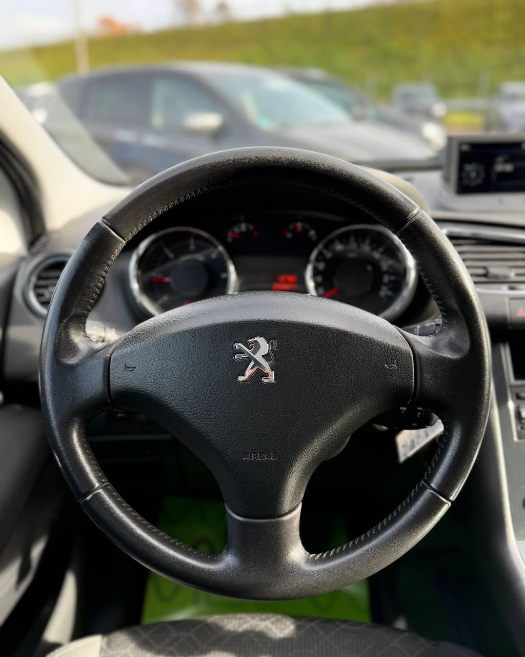 Peugeot 3008 I · Рестайлинг , 2016 г., механика, дизель - фото 10