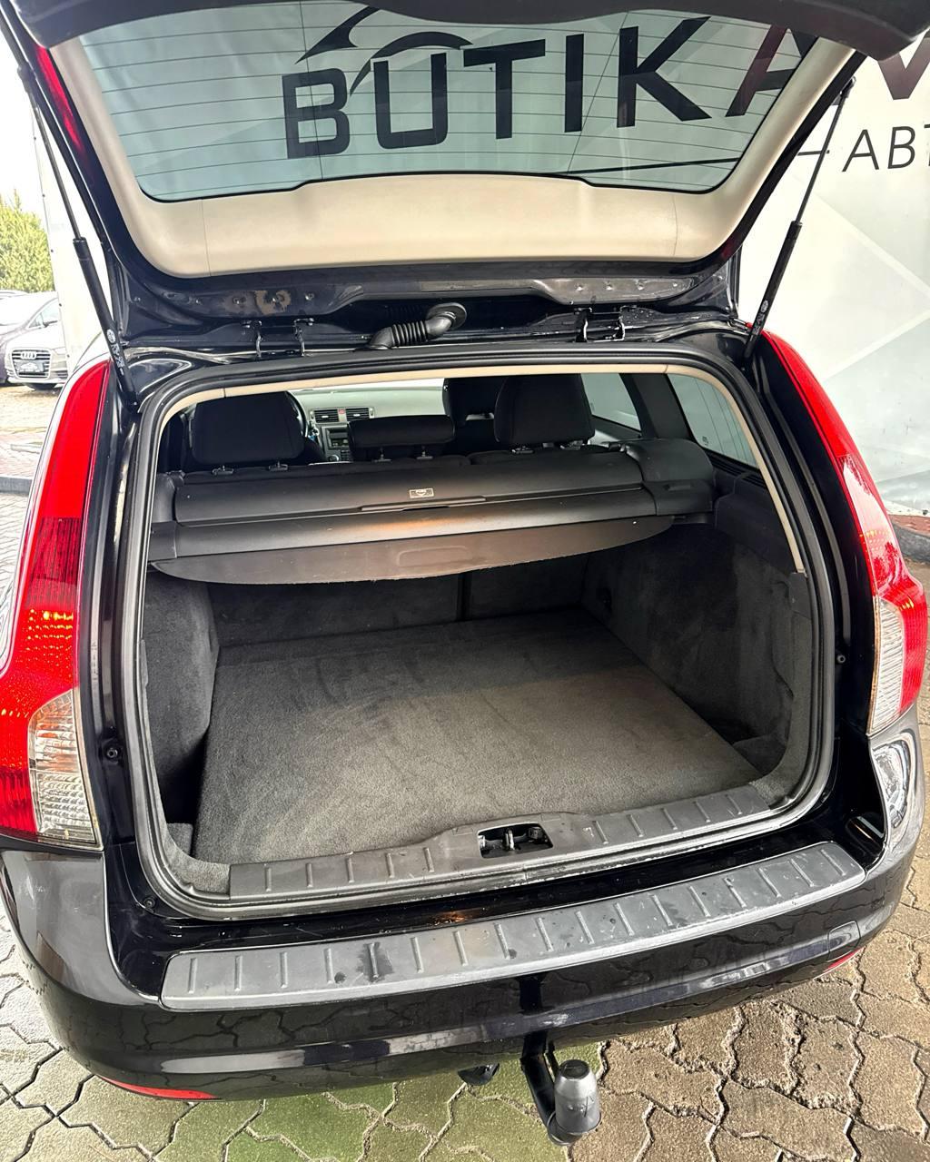 Volvo V50 I · 2-й рестайлинг , 2010 г., механика, дизель - фото 14