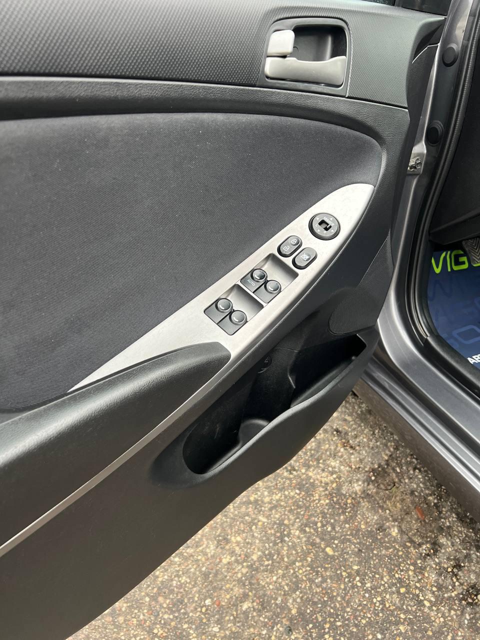 Hyundai Solaris I · Рестайлинг , 2015 г., механика, бензин - фото 4