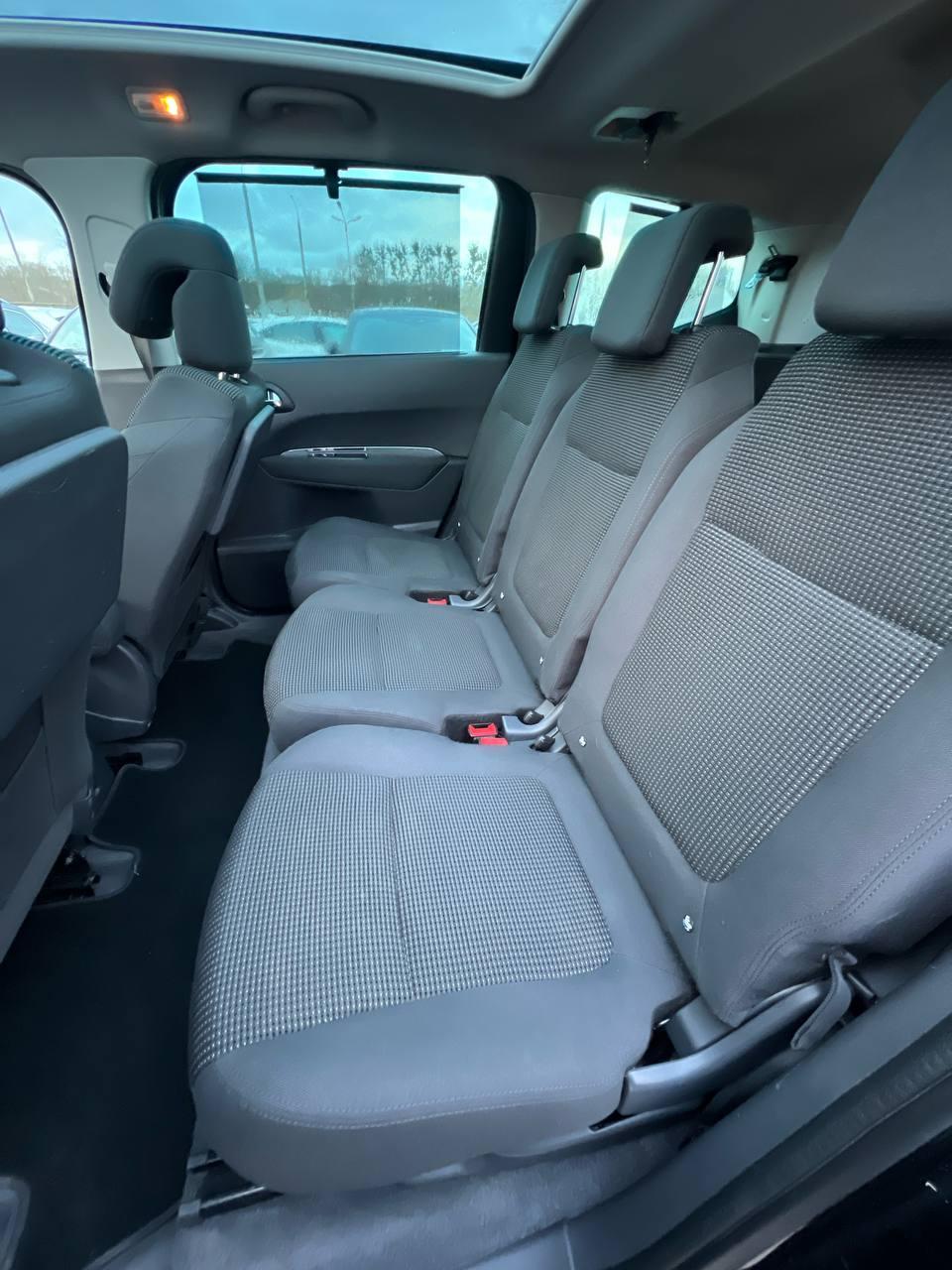 Peugeot 5008 I · Рестайлинг , 2015 г., механика, дизель - фото 14