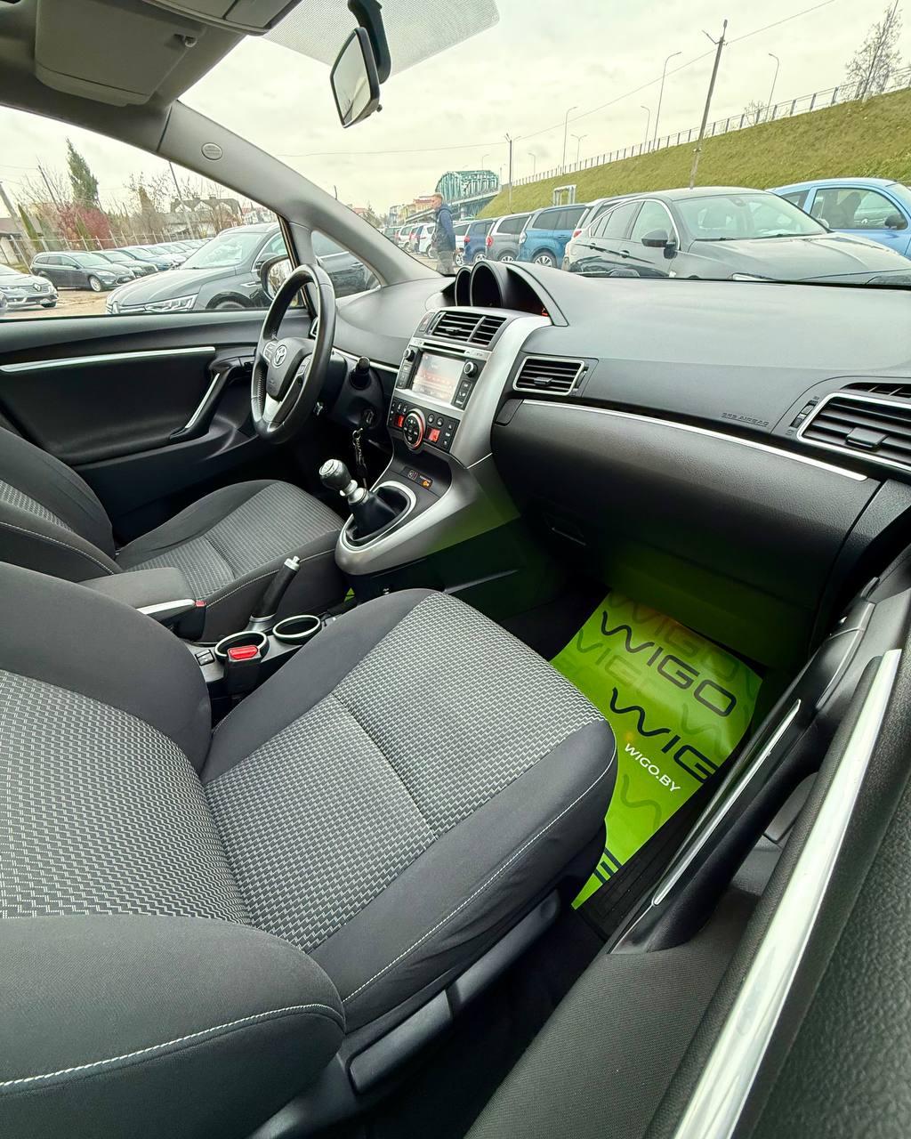 Toyota Verso I · Рестайлинг , 2014 г., механика, дизель - фото 18