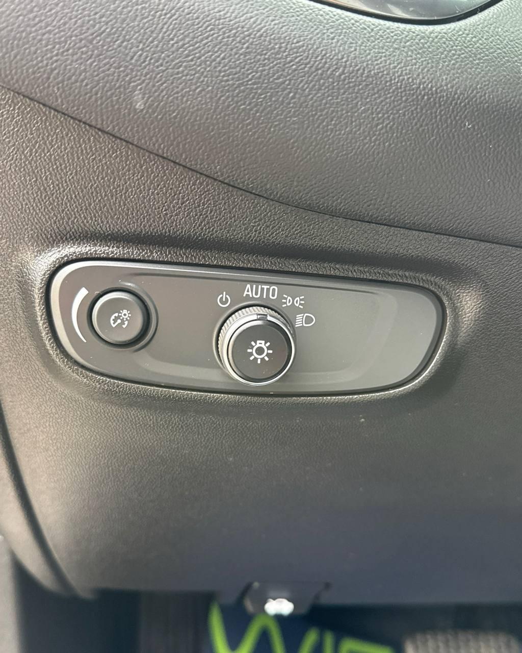 Chevrolet Equinox III · Рестайлинг , 2022 г., автомат, бензин - фото 19