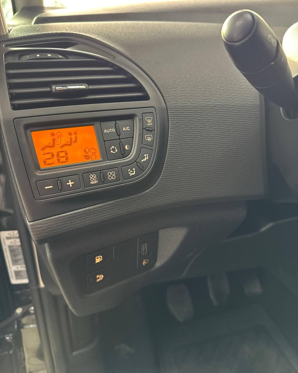 Citroen C4 Grand Picasso I , 2011 г., механика, дизель - фото 10