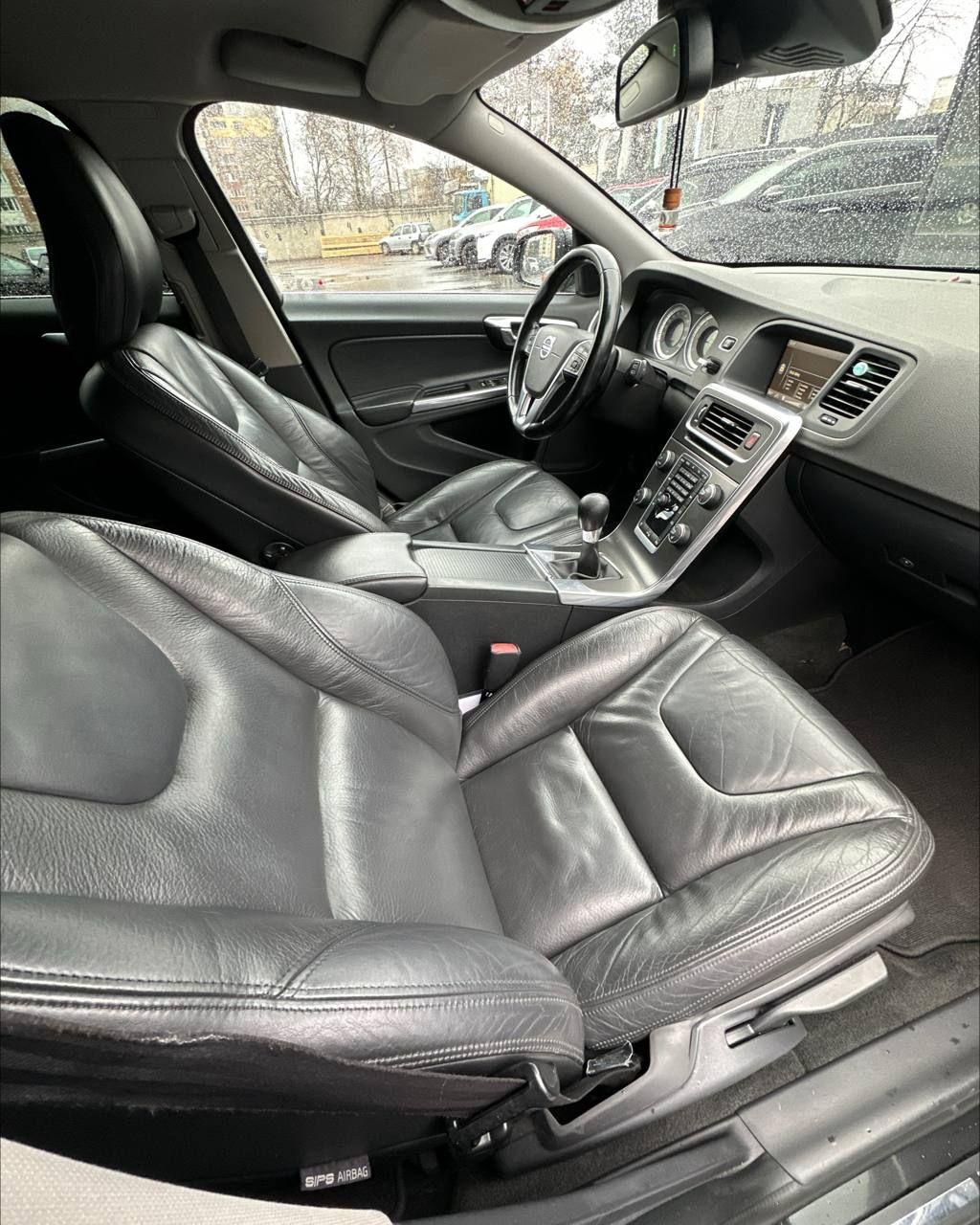 Volvo V60 I , 2011 г., механика, дизель - фото 12