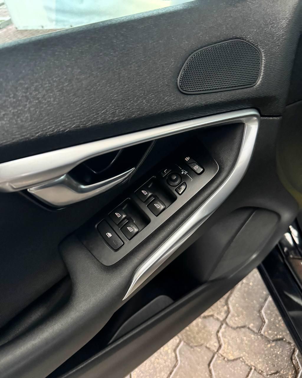 Volvo V40 II , 2013 г., механика, дизель - фото 9