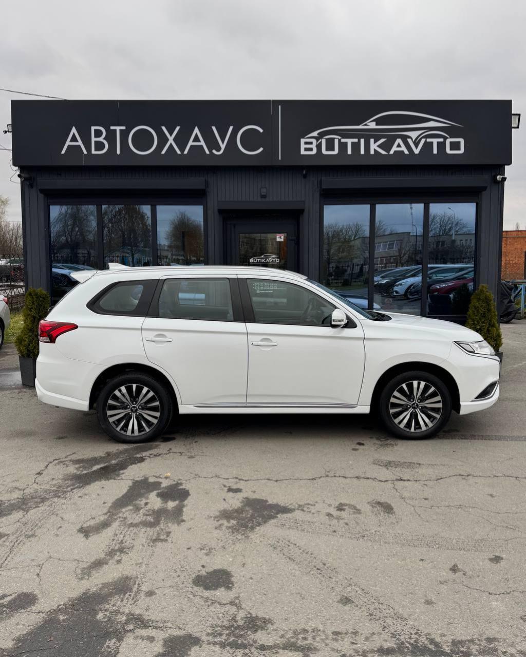 Mitsubishi Outlander III · 3-й рестайлинг , 2022 г., вариатор, бензин - фото 8