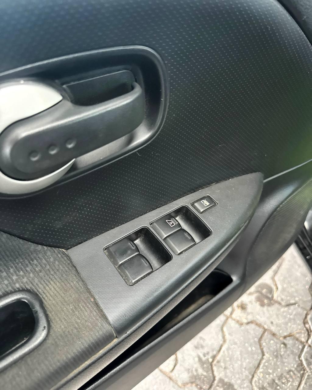 Nissan Note I (E11) · Рестайлинг , 2013 г., механика, бензин - фото 9