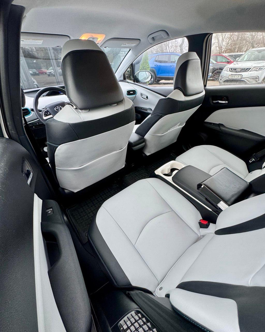 Toyota Prius IV (XW50) · Рестайлинг , 2018 г., вариатор, бензин - фото 11