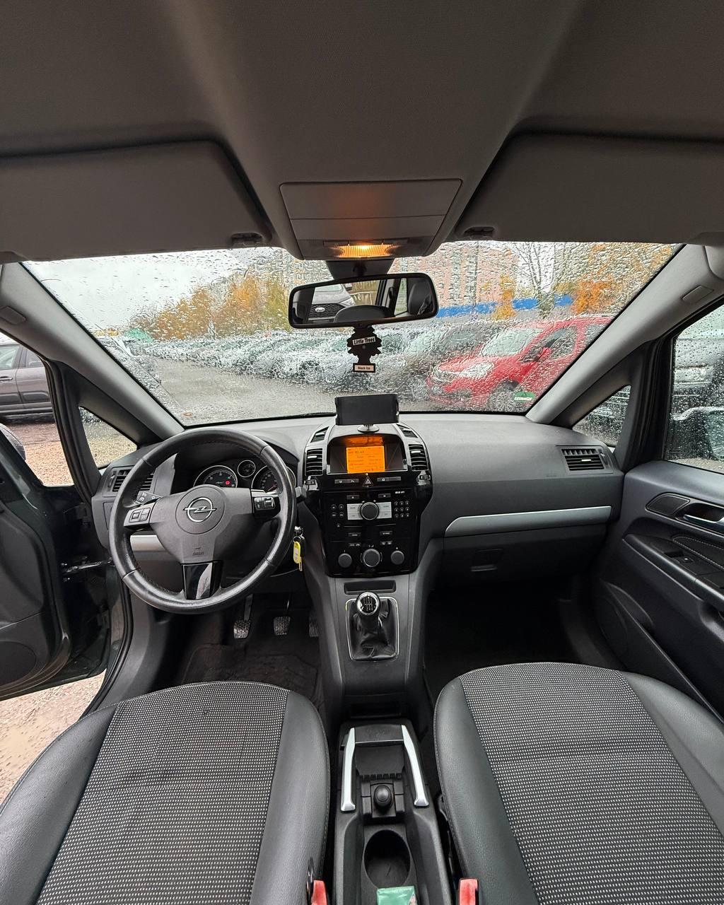 Opel Zafira B · Рестайлинг , 2009 г., механика, дизель  - фото 9