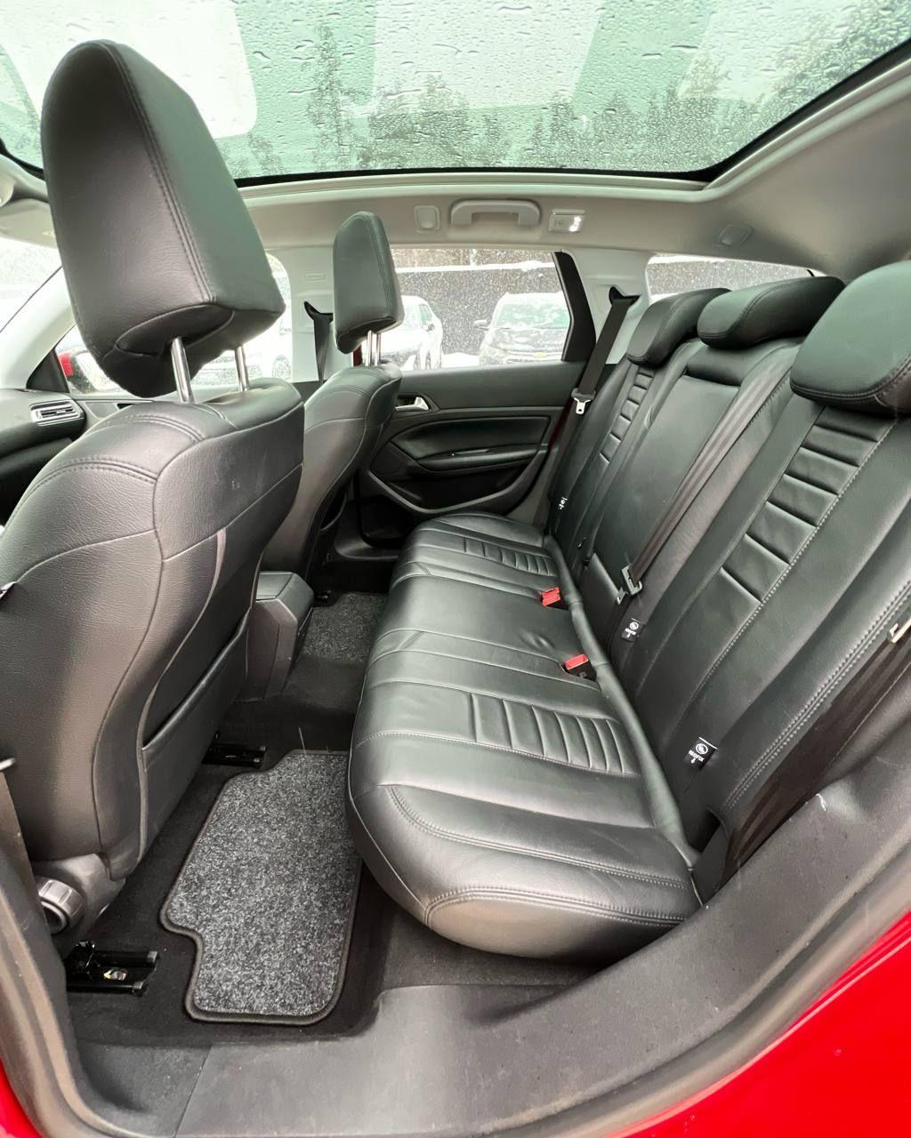 Peugeot 308 T9 · Рестайлинг , 2018 г., механика, бензин - фото 9